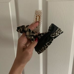 Assorted hair accessories/BUNDLE FOR FREE 💕